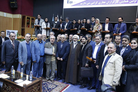  دریافت تندیس فعال حوزه کارگزاری توسط دکتر زینب حبیبی تبار 
