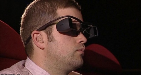 عینکهایی با نمایش زیرنویس برای دیدن تئاتر