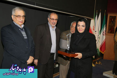 دریافت تندیس فعال حوزه کارگزاری توسط دکتر زینب حبیبی تبار