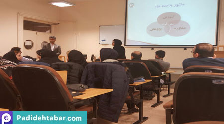 زینب حبیبی تبار موسس شرکت پدیده تبار  در بین دانشجویان ارشد مجازی دانشکده کارآفرینی دانشگاه تهران 